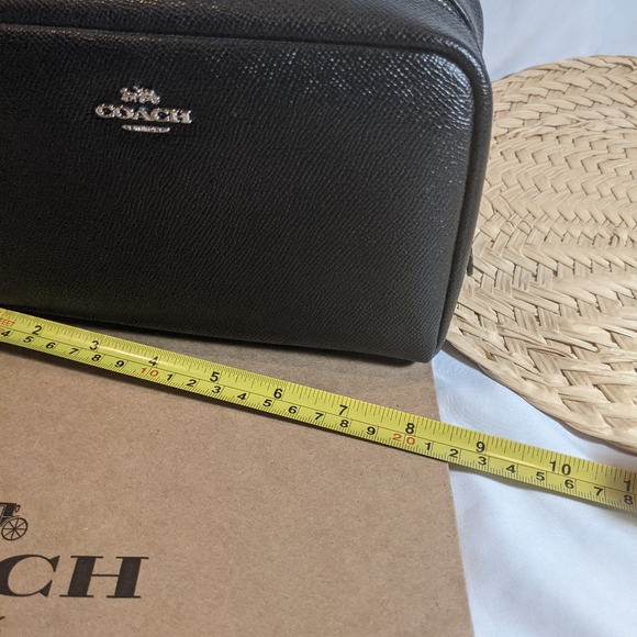 Large coach cosmetic bag w/ wrist strap - Picture 5 of 7